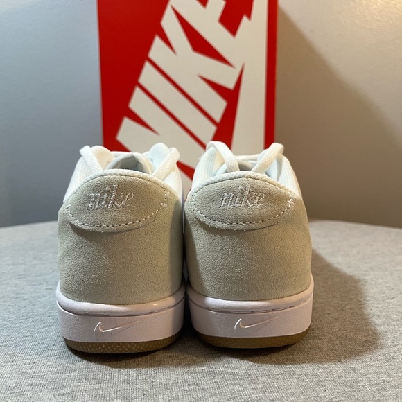 Nike Court Vintage PRM White/Metallic Copper Women’s Size 8 CW1067-102 - Picture 5 of 11